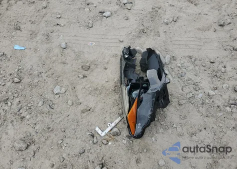 2018 Toyota Rav4 Le z USA, uszkodzony, nr VIN JTMBFREV8JJ207697